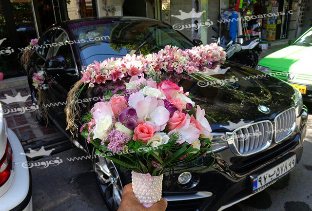 ماشین و دسته گل عروس