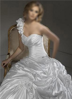 آلبوم عکس لباس عروس با مدل تک شانه