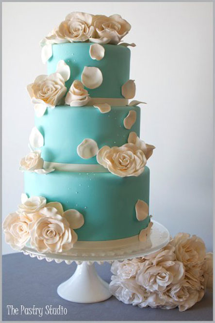 آلبوم عکس کیک عروسی به رنگ آسمان
