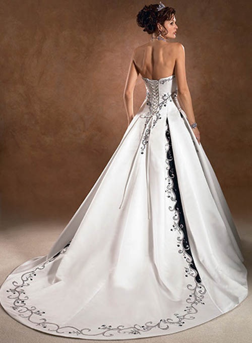 مدل لباس عروس با تم رنگی سیاه و سفید