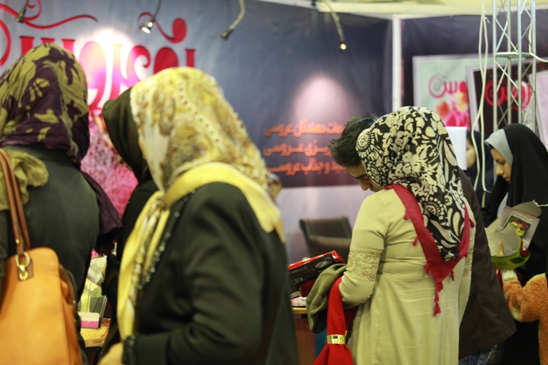 گزارش تصویری برگزاری نمایشگاه عروسی در جشنواره انار