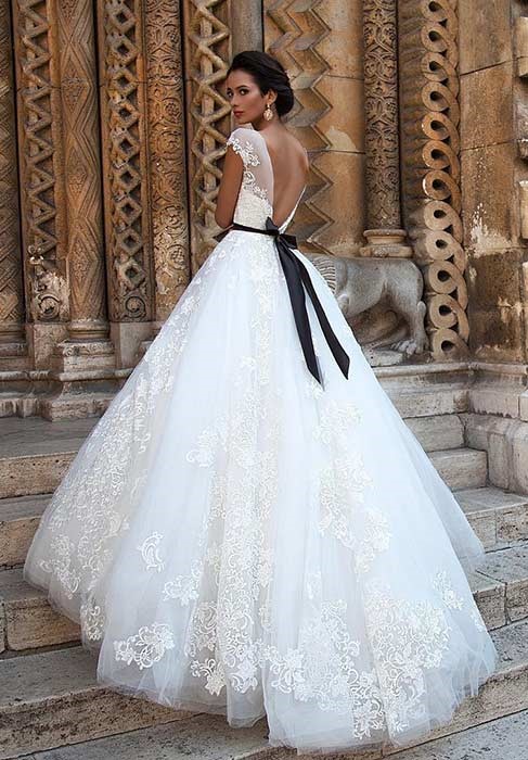 لباس عروس پشت باز با کمربند مشکی