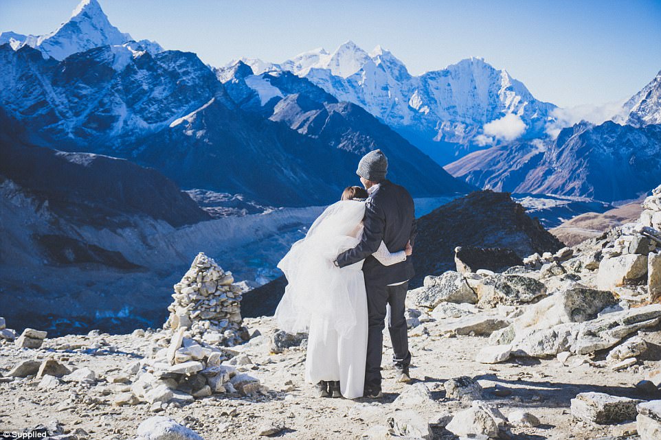 زوج استرالیایی؛ عکاسی عروسی در اورست