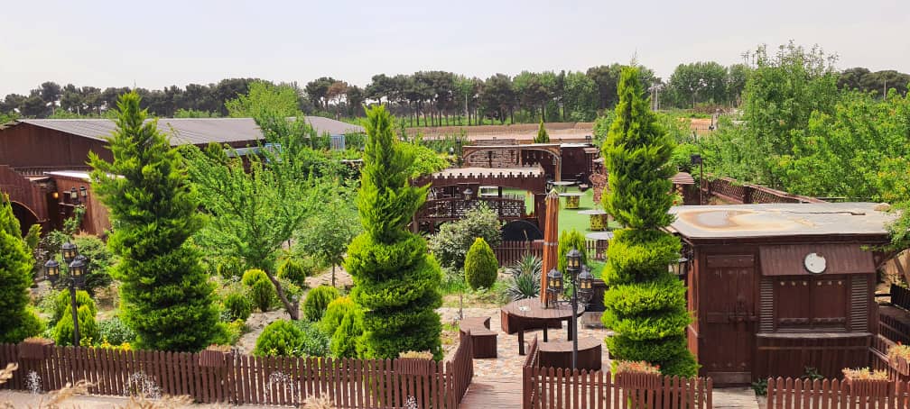 باغ تالار چوبی باغ تالار چوبی